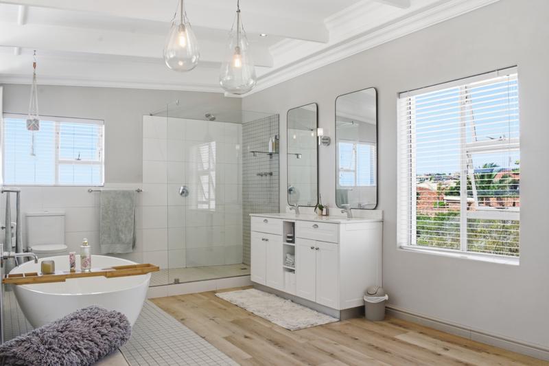 4 Bedroom Property for Sale in Hartenbos Heuwels Western Cape